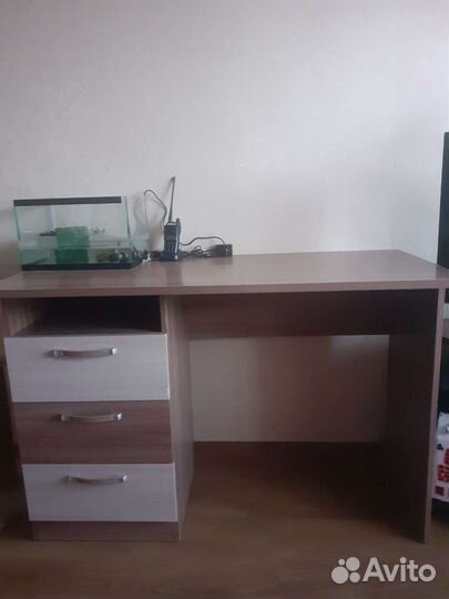 Письменный стол
