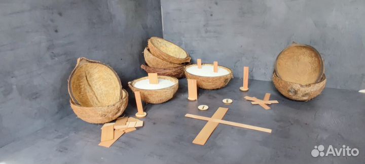 Свеча в кокосе из натурального растительного воска