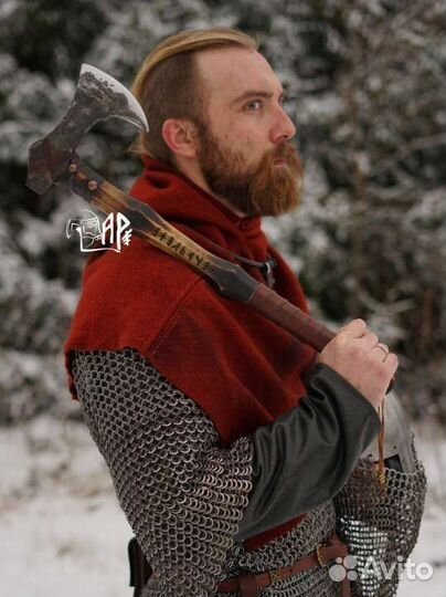 Кованый топор Рунический