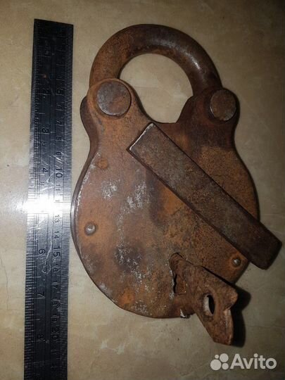 Замок амбарный большой старинный с ключом