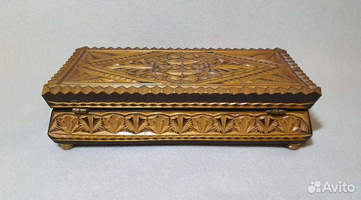 Резная шкатулка