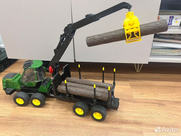 Трактор Bruder