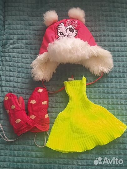 Комплект шапка, манишка, варежки