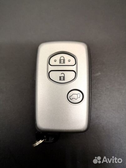 Смарт ключ Тойота Ленд Крузер 200 с работой