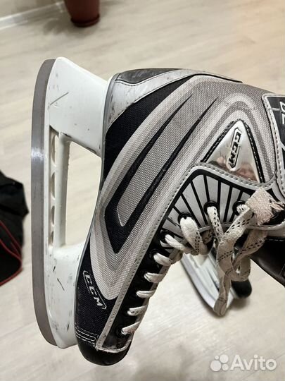 Хоккейные коньки CCM 44 размер