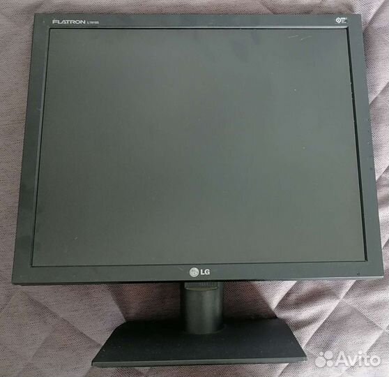 Монитор LG 19