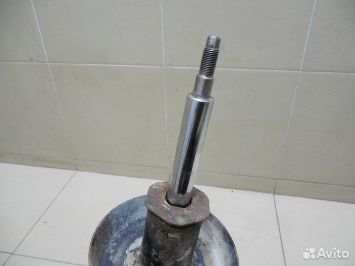 Кулак поворотный передний правый Nexia 1995-2016