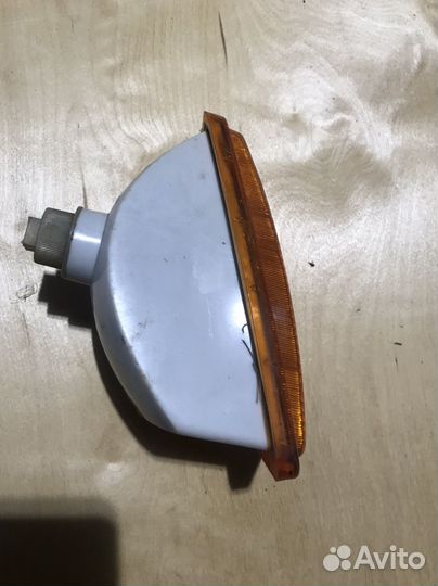 Поворотник передний правый