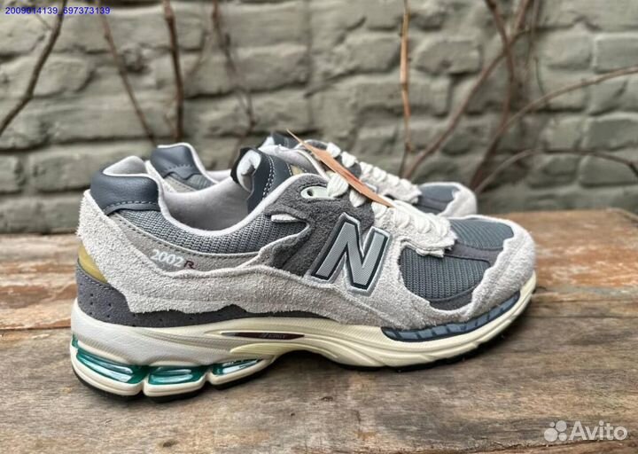 New balance 2002r