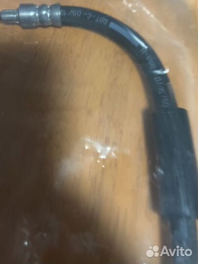 Задний правый тормозной шланг LR058026