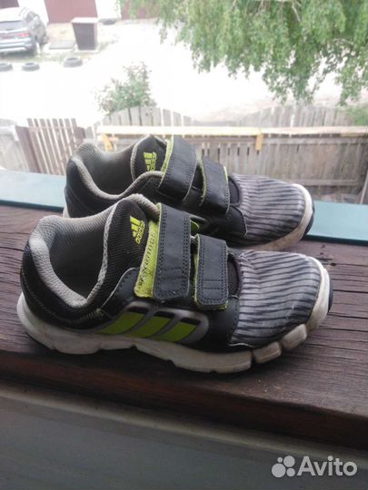 Кроссовки adidas