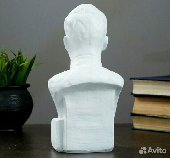 Новый бюст Сталина, Ленина, Путина и др