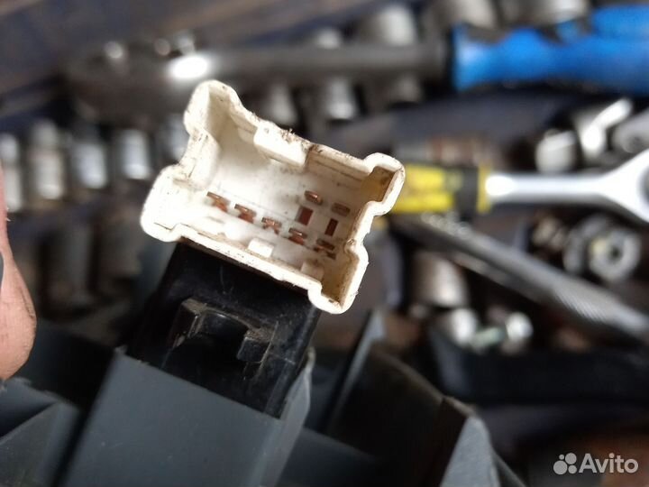 Кнопка стеклоподъемника передняя правая