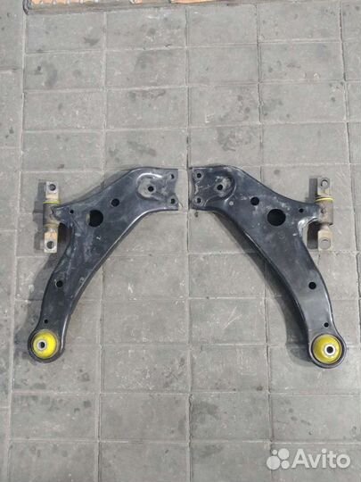 Рычаг передний левый и правый Toyota Venza