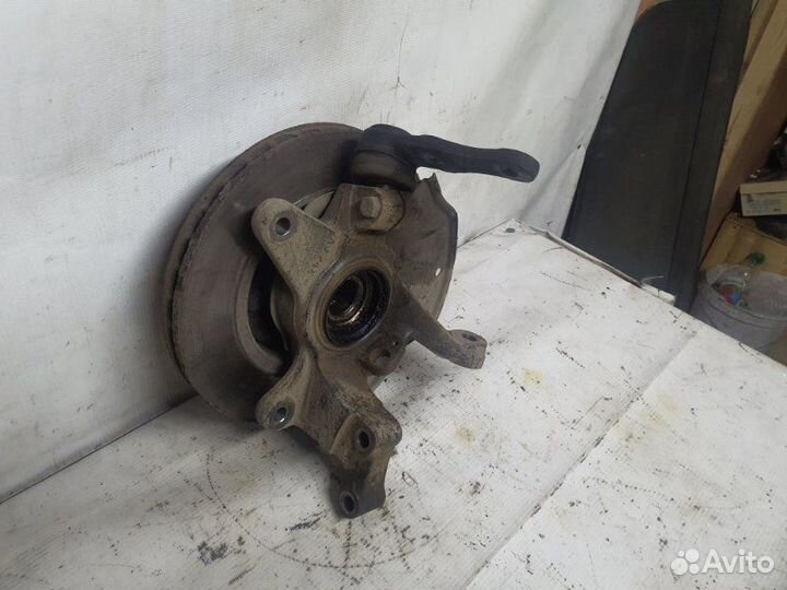 Поворотный кулак передний левый Kia Spectra седан