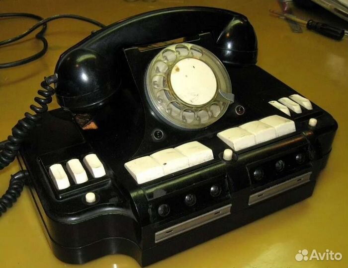Телефонные аппараты советских времён