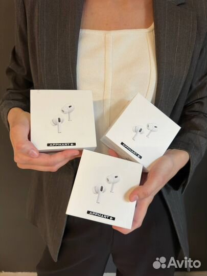 Наушники Apple AirPods 2 (2019) в зарядном футляре