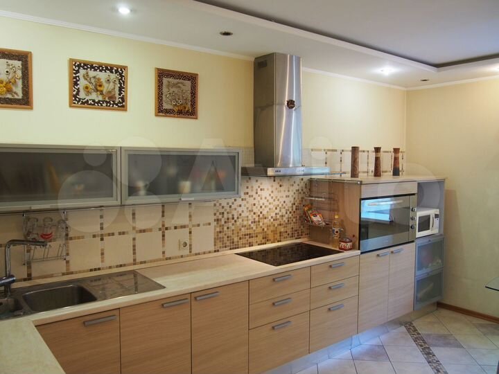 4-к. квартира, 142 м², 2/6 эт.