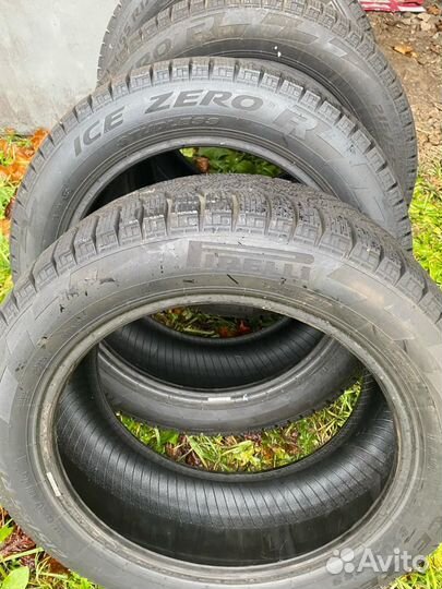 Pirelli Ice Zero 215/55 R17