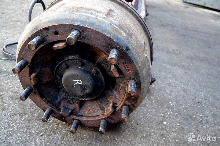 Ступица, барабанные тормоза, передний мост, правая