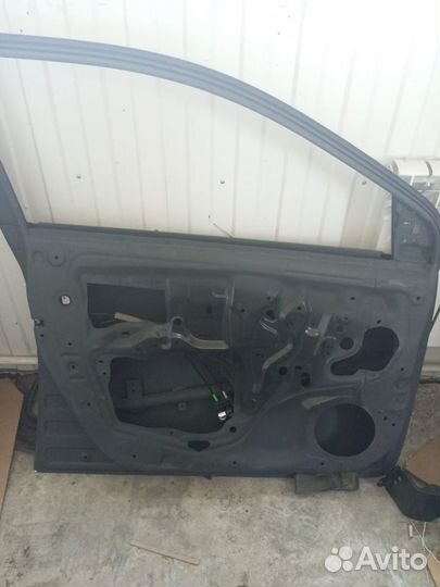 Toyota corolla 130 дверь