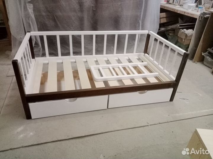 Кровать детская массив