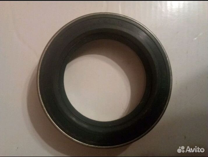 Сальник коленвала газ-53, паз