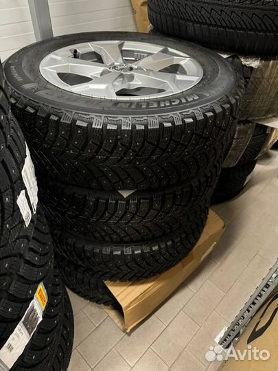 Michelin X-Ice North 4 215/65 R17 103T