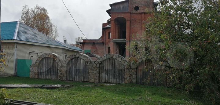 Дом 767,8 м² на участке 21,3 сот.