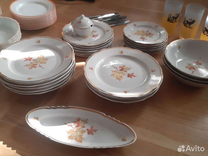 Посуда тарелки чашки сервиз