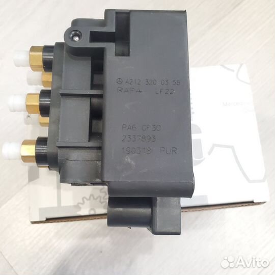 Блок клапанов пневмоподвески W221 W164 новый