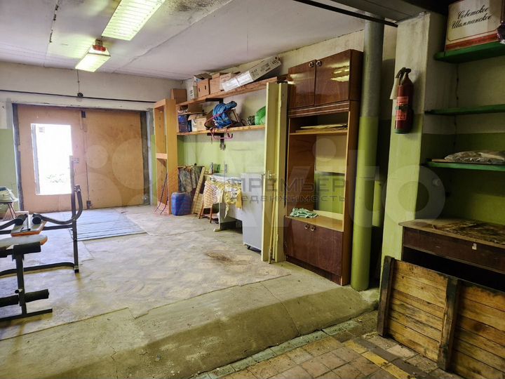 Гараж, > 30 м²