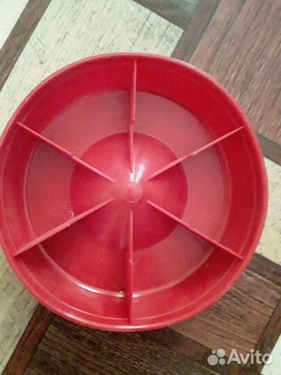 Кормушки и поилки для цыплят