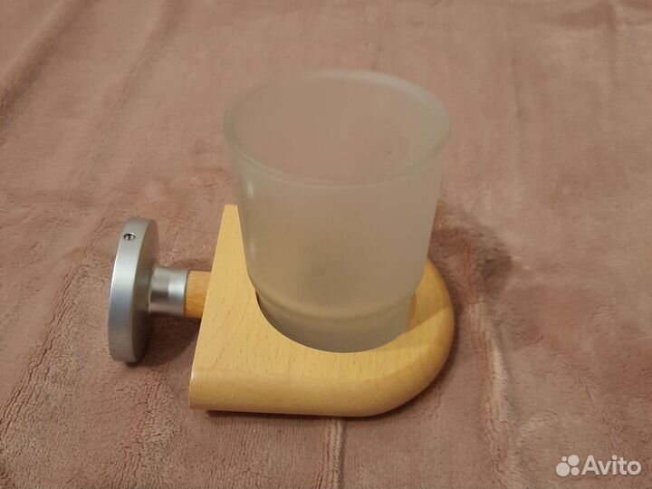 Стакан для зубных щеток с креплением