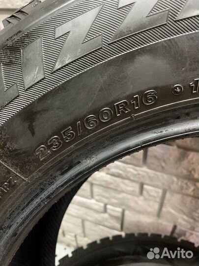 Bridgestone Blizzak Spike-01 235/60 R16