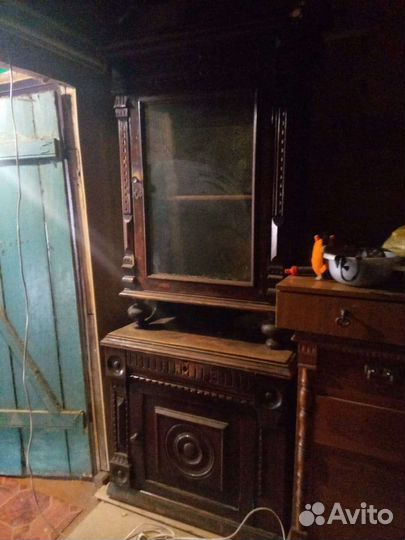 Антикварный шкаф буфет