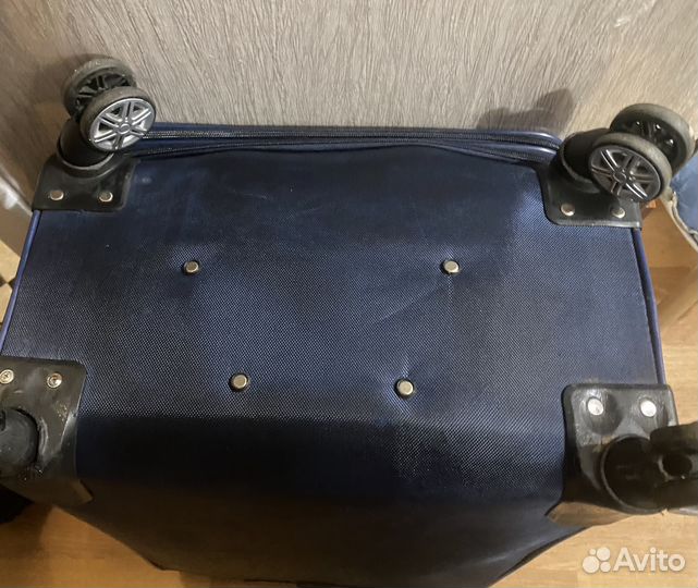 Чемодан на колесах большой
