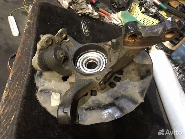 Кулак передний правый Тойота Камри V 50 10-15г