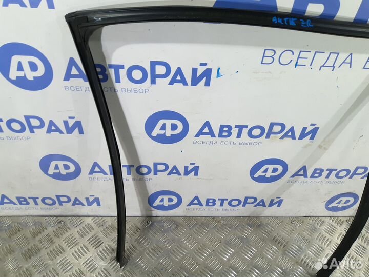 Б/У Уплотнитель стекла двери заднего правого BM