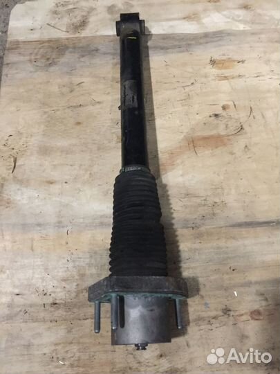 Стойка амортизатора задняя Land Rover Sport 2 рест