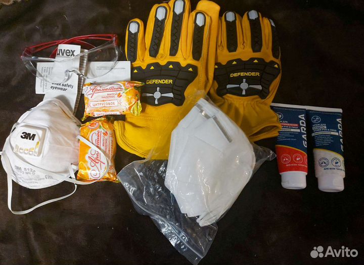 Перчатки, респераторы, защитные очки