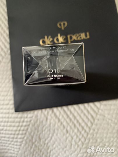 Тональный крем CLÉ DE peau radiant foundation