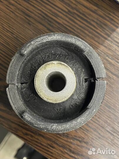 Сайлентблок заднего рычага lemforder 2719101