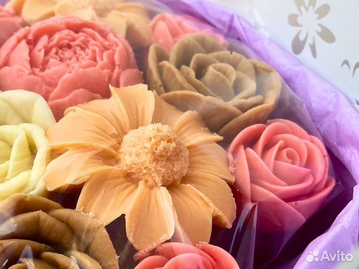 Шоколадный букет розы пионы ромашки