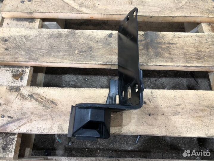 Крепление радиатора левое Bmw 3 E90 N46B20 2007