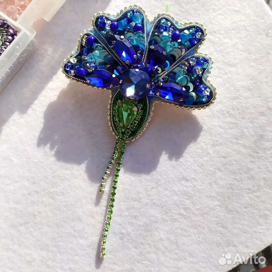 Брошь ручной работы Василек
