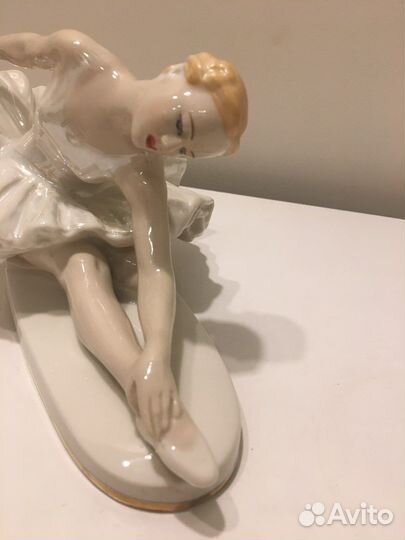 Статуэтка фарфоровая Балерина лебедь уланова
