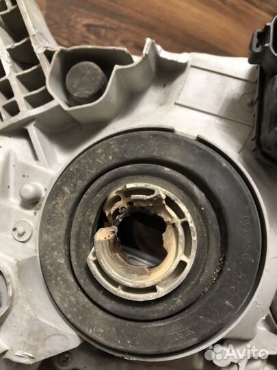 Правая фара Toyota highlander