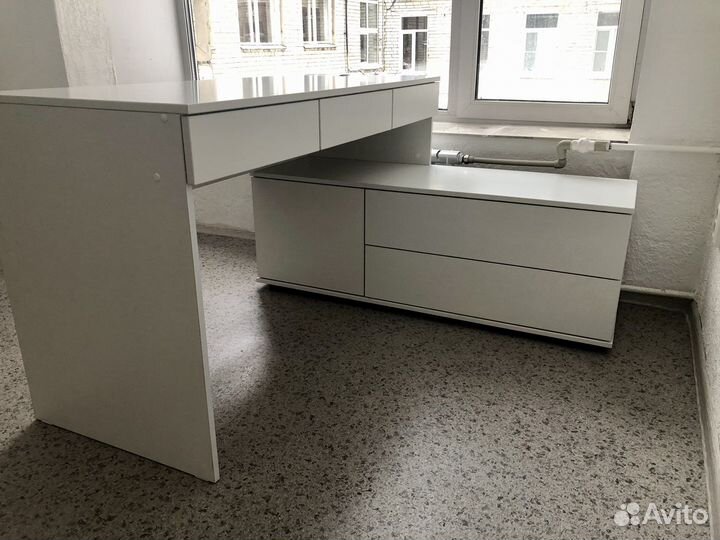 Стол угловой с тумбой