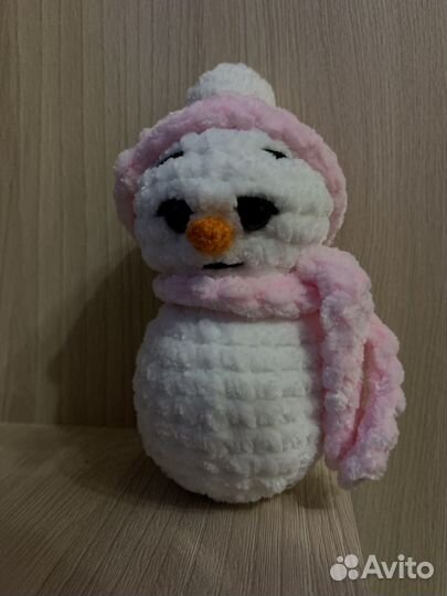 Вязаный плюшевый снеговик